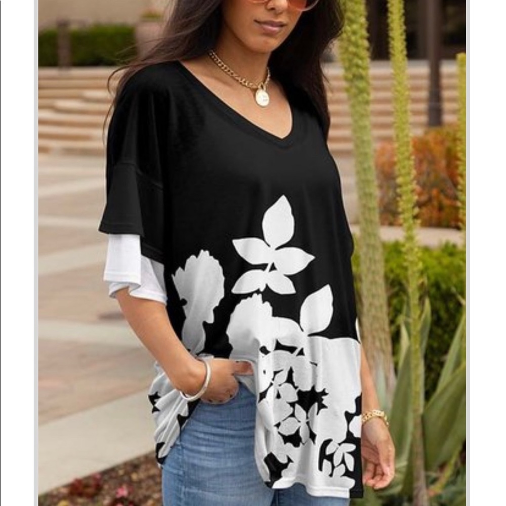 Black & White Floral Ruffle-Sleeve V-Neck Tunic